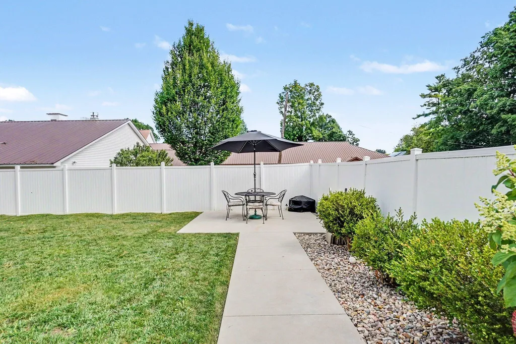 13 E Dayton Street Fremont City MI 49412