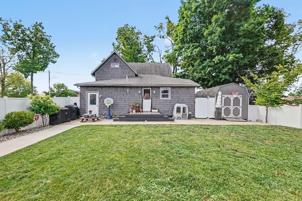13 E Dayton Street Fremont City MI 49412