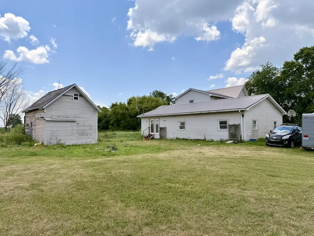 8565 S Mount Hope Road Bloomer Township MI 48811