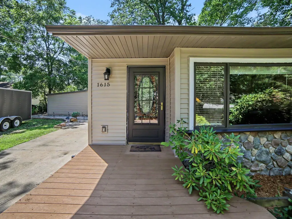 1615 Havenga Street Laketon Township MI 49445