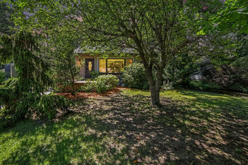 1615 Havenga Street Laketon Township MI 49445