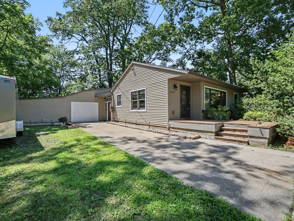 1615 Havenga Street Laketon Township MI 49445