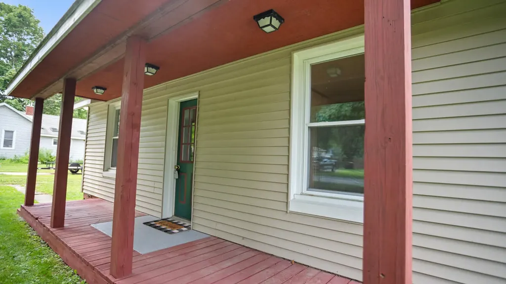189 E Cross Street Unknown City MI 48815