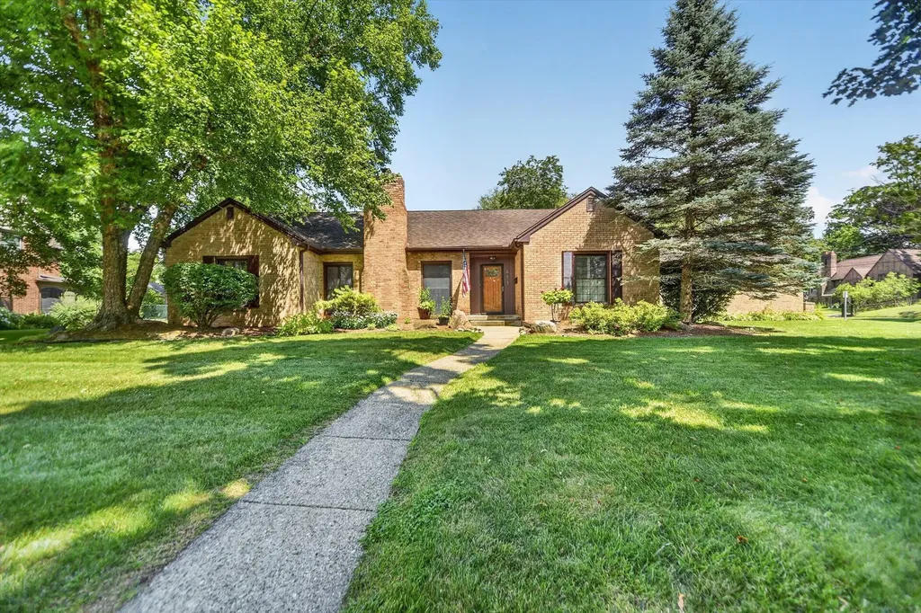 411 S Higby Street Jackson City MI 49203