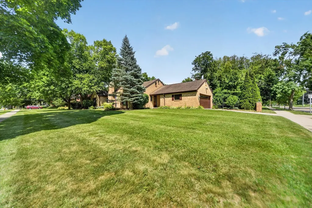 411 S Higby Street Jackson City MI 49203