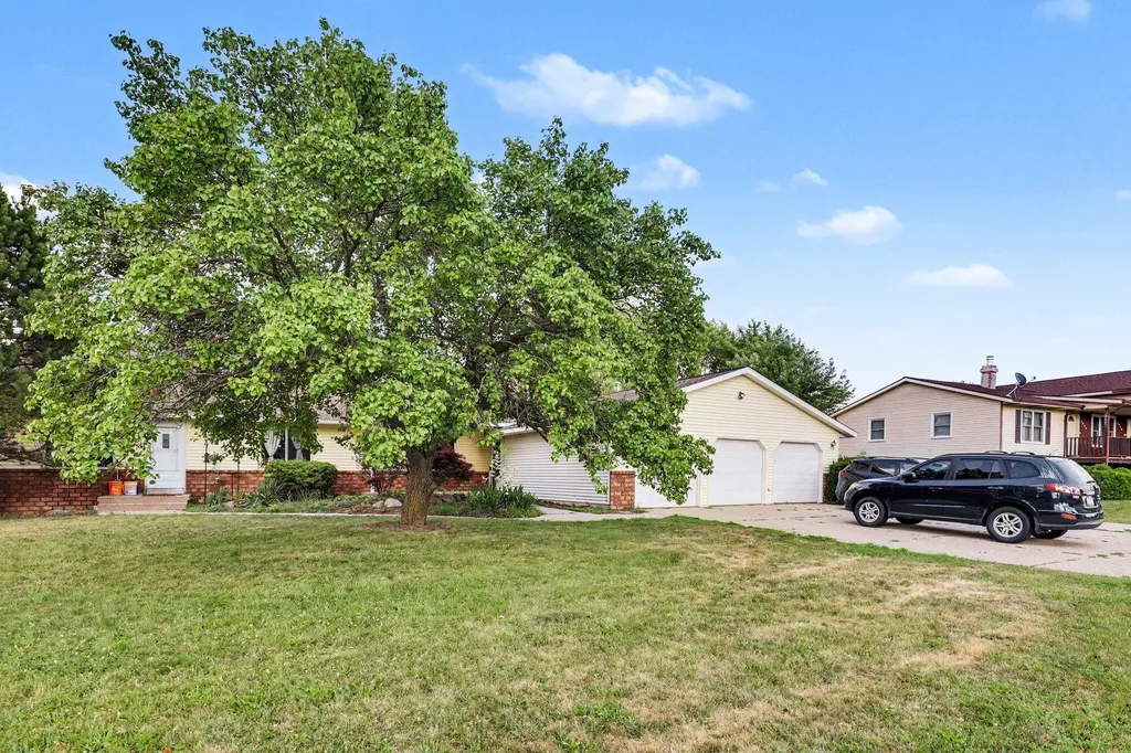 5080 Stauffer Avenue SE Kentwood City MI 49508