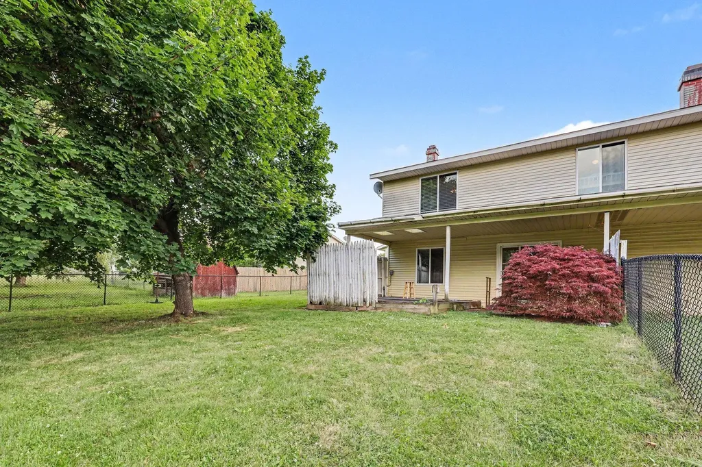 5080 Stauffer Avenue SE Kentwood City MI 49508