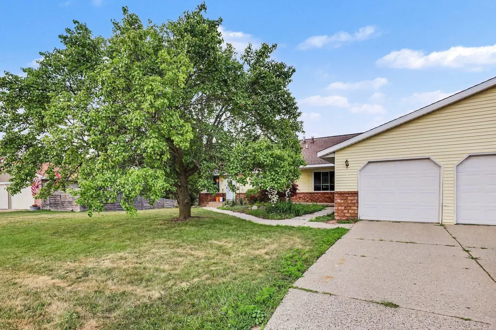 5080 Stauffer Avenue SE Kentwood City MI 49508