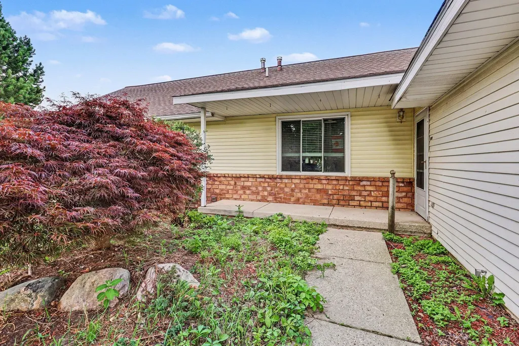5080 Stauffer Avenue SE Kentwood City MI 49508