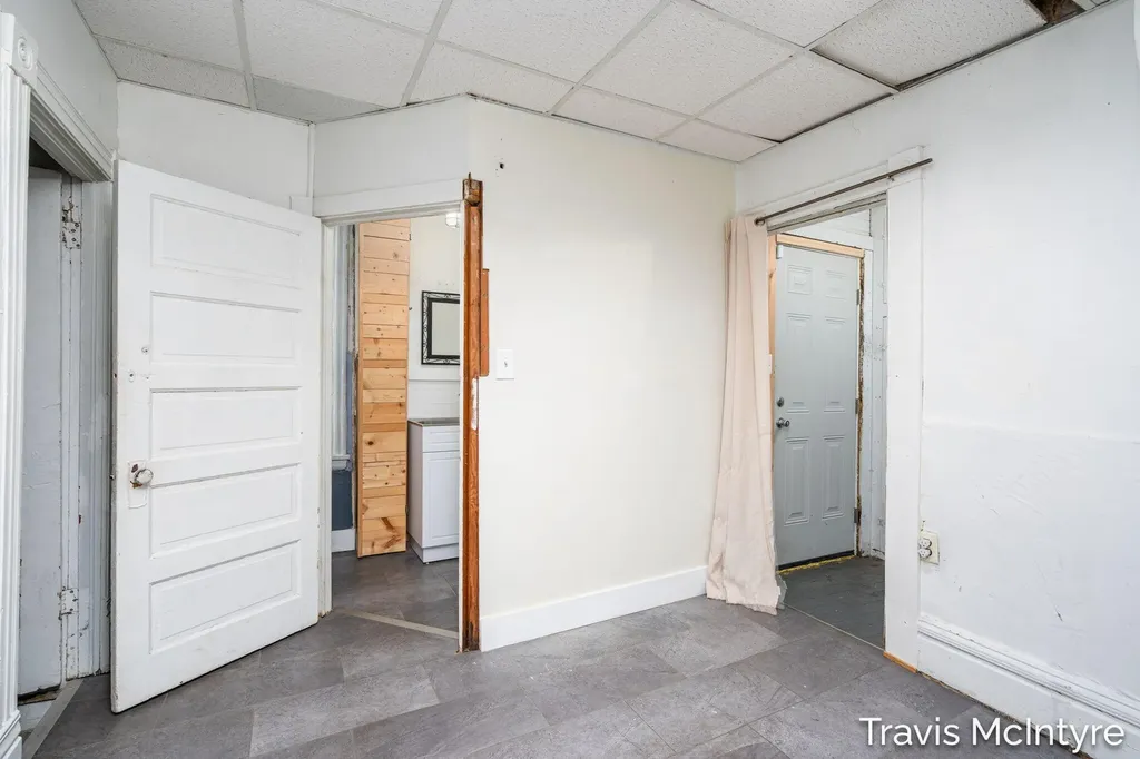 908 Eastern Avenue SE Grand Rapids City MI 49507