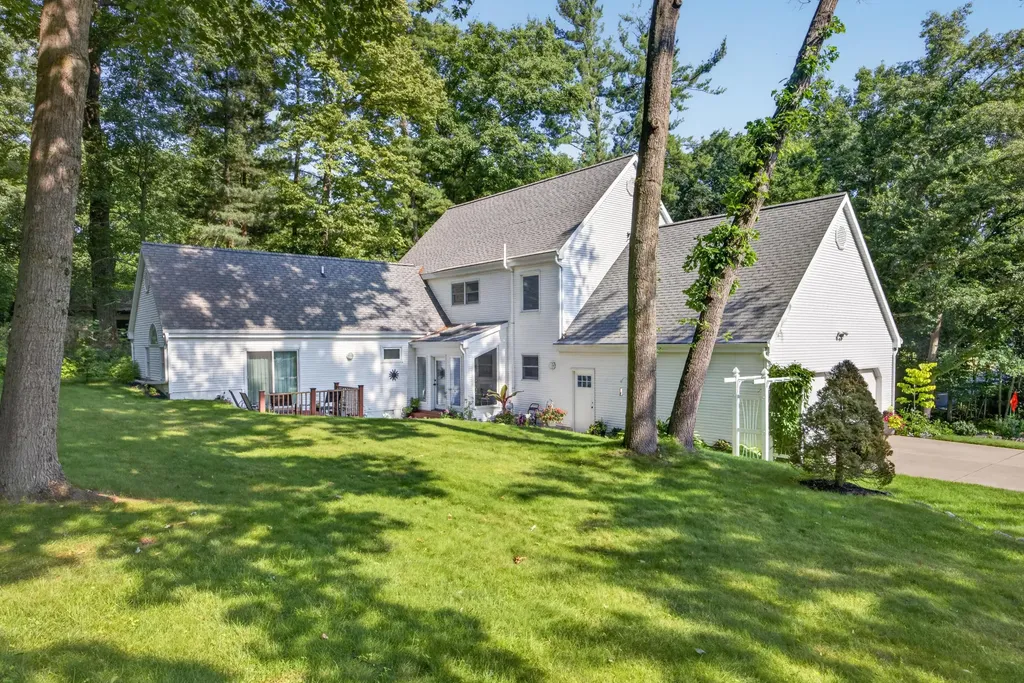 19547 Golfview Drive Big Rapids Charter Township MI 49307