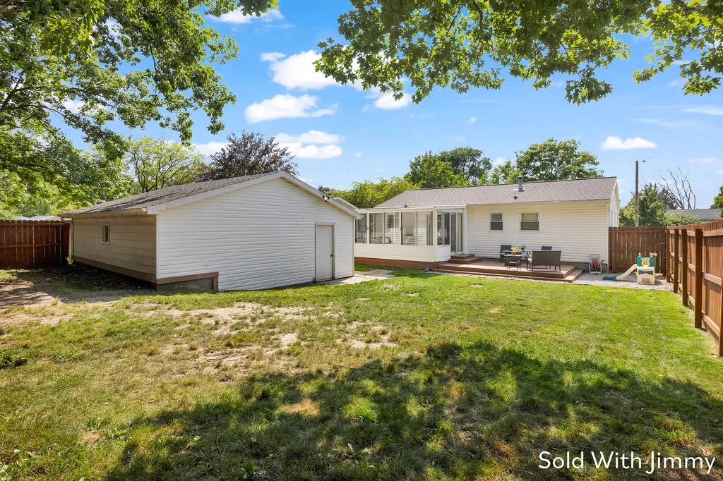 1340 Beckwith Avenue NE Grand Rapids City MI 49505