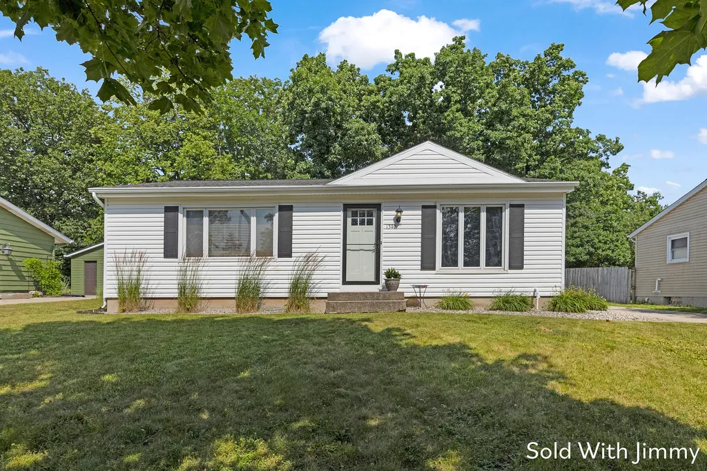 1340 Beckwith Avenue NE Grand Rapids City MI 49505