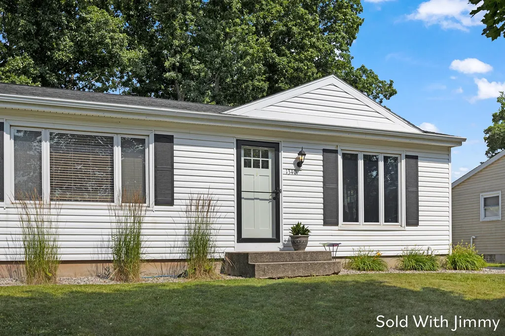 1340 Beckwith Avenue NE Grand Rapids City MI 49505