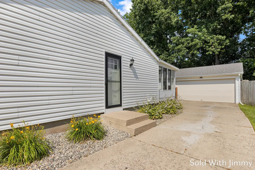 1340 Beckwith Avenue NE Grand Rapids City MI 49505