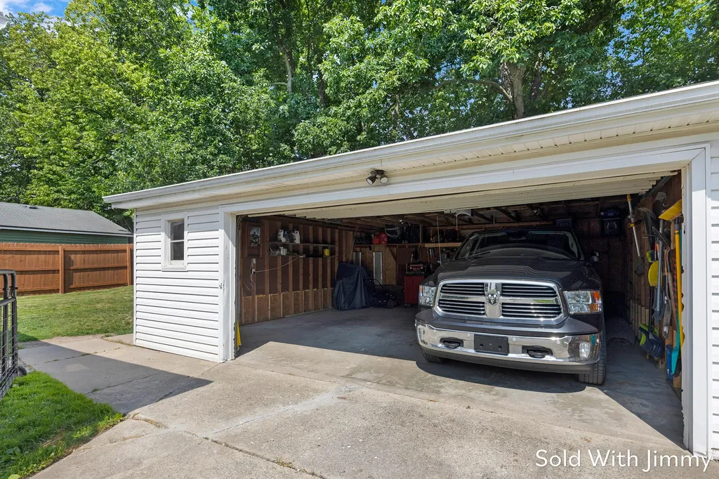 1340 Beckwith Avenue NE Grand Rapids City MI 49505