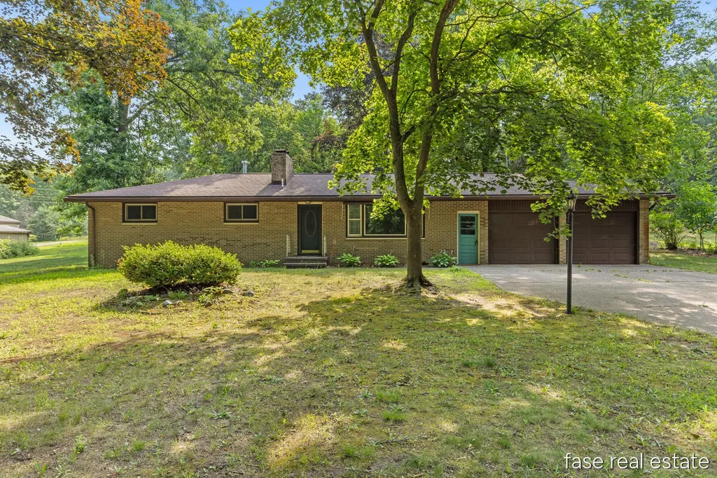 7676 Courtland Drive NE Cannon Township MI 49341