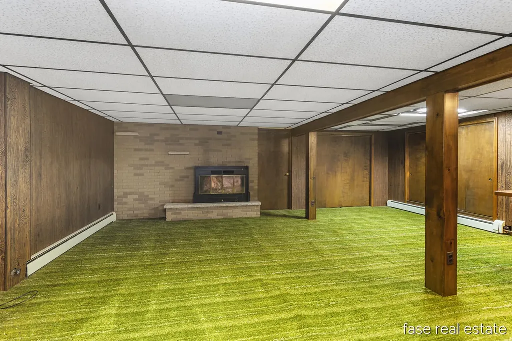 7676 Courtland Drive NE Cannon Township MI 49341