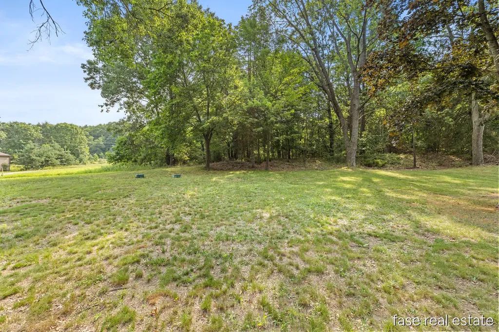 7676 Courtland Drive NE Cannon Township MI 49341