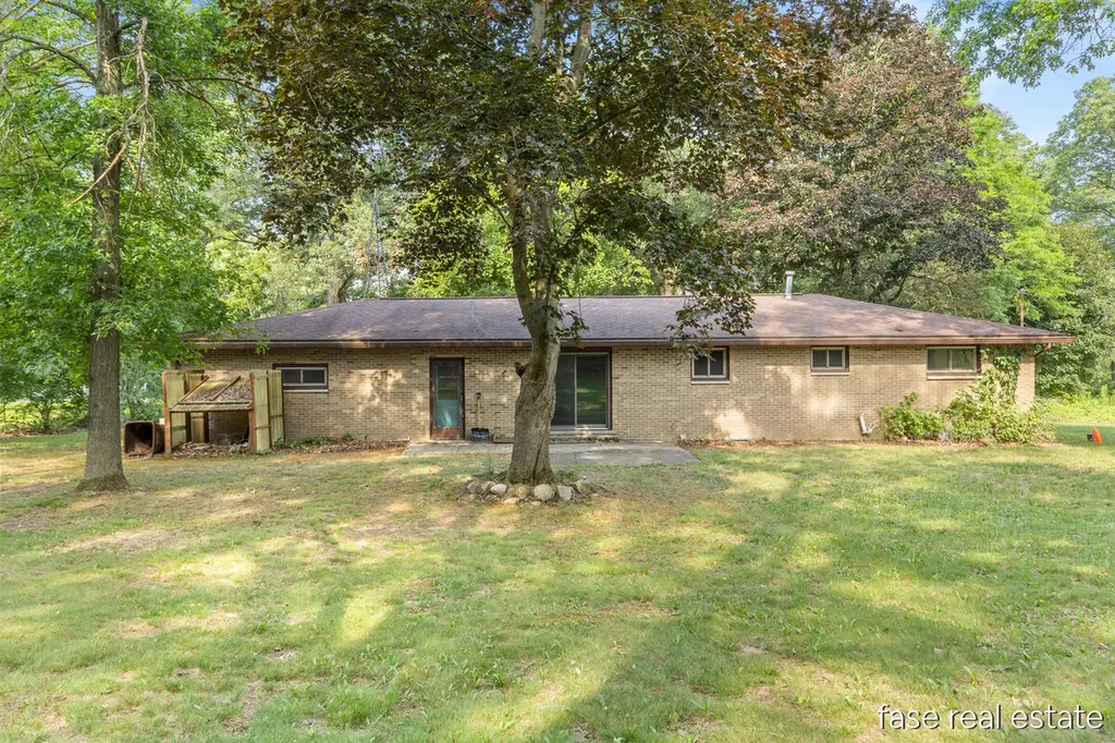 7676 Courtland Drive NE Cannon Township MI 49341