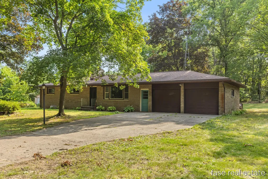 7676 Courtland Drive NE Cannon Township MI 49341