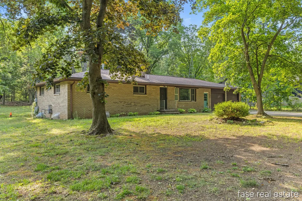 7676 Courtland Drive NE Cannon Township MI 49341