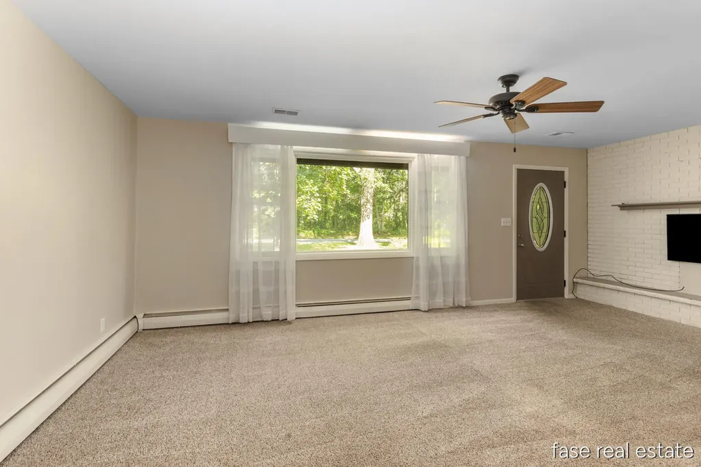 7676 Courtland Drive NE Cannon Township MI 49341