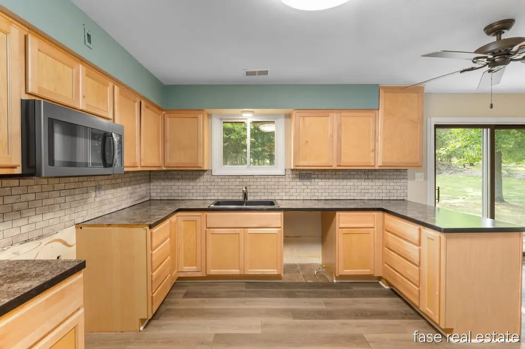 7676 Courtland Drive NE Cannon Township MI 49341