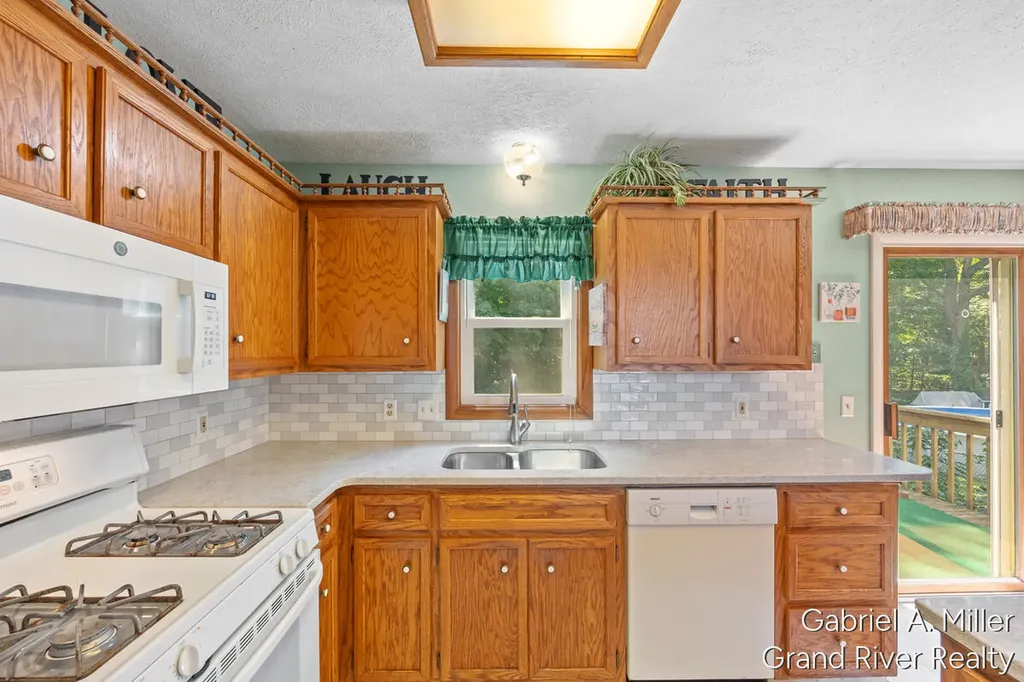 1472 Caprice Drive Georgetown Charter Township MI 49428