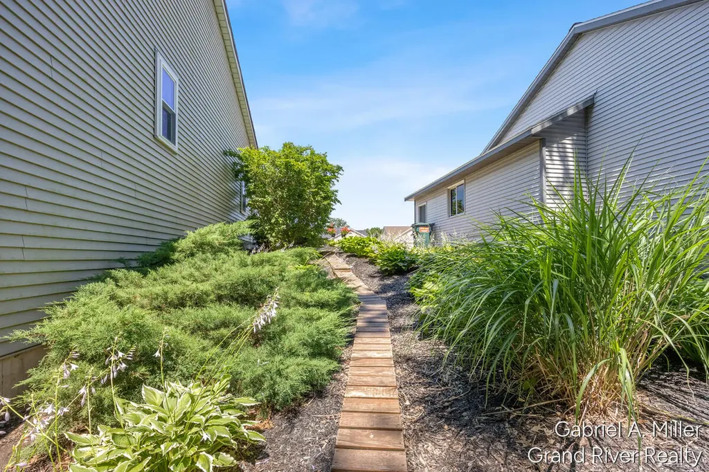 1472 Caprice Drive Georgetown Charter Township MI 49428