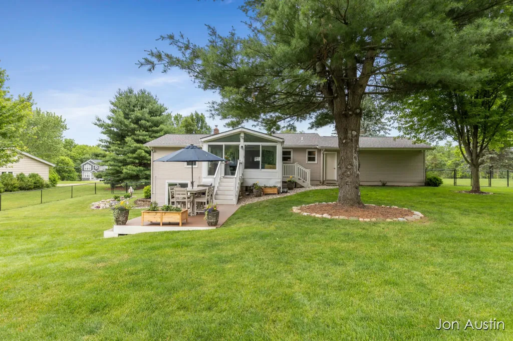 6323 Longacre Street NE Courtland Township MI 49341
