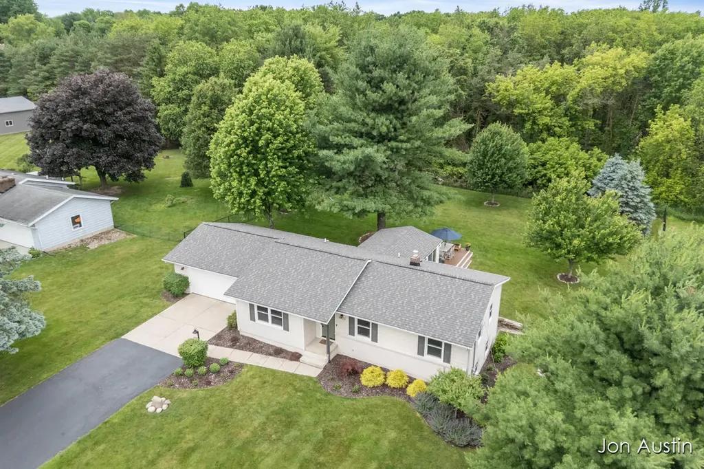 6323 Longacre Street NE Courtland Township MI 49341