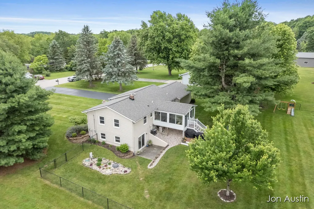 6323 Longacre Street NE Courtland Township MI 49341