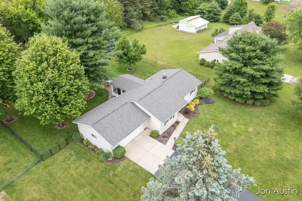 6323 Longacre Street NE Courtland Township MI 49341