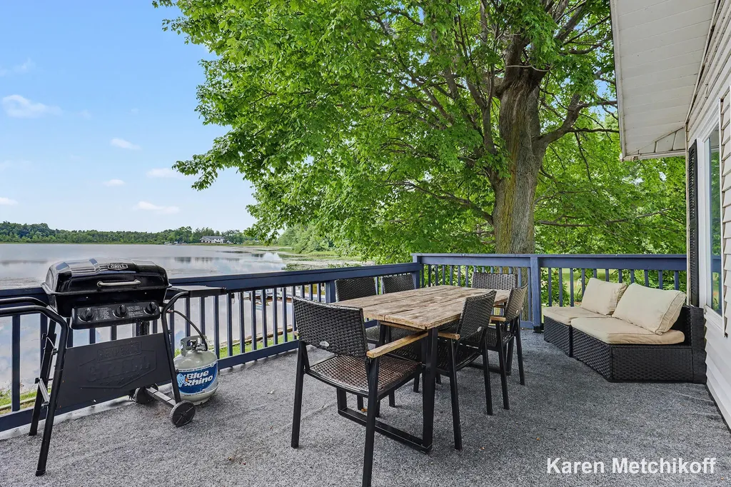 4991 Lakeview Drive Unknown City MI 49322