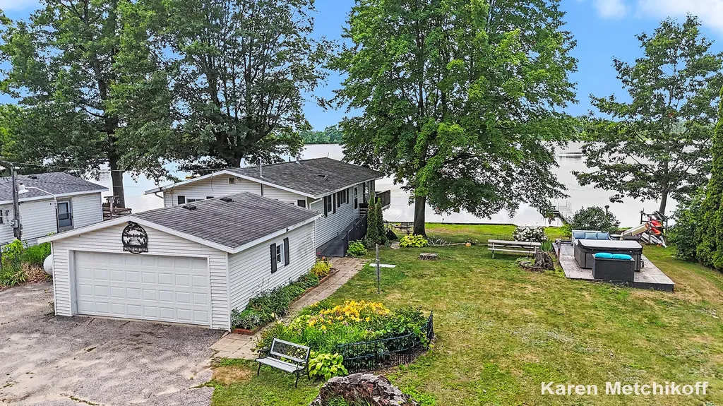 4991 Lakeview Drive Unknown City MI 49322