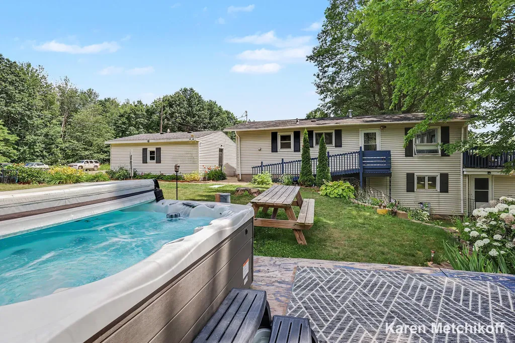 4991 Lakeview Drive Unknown City MI 49322