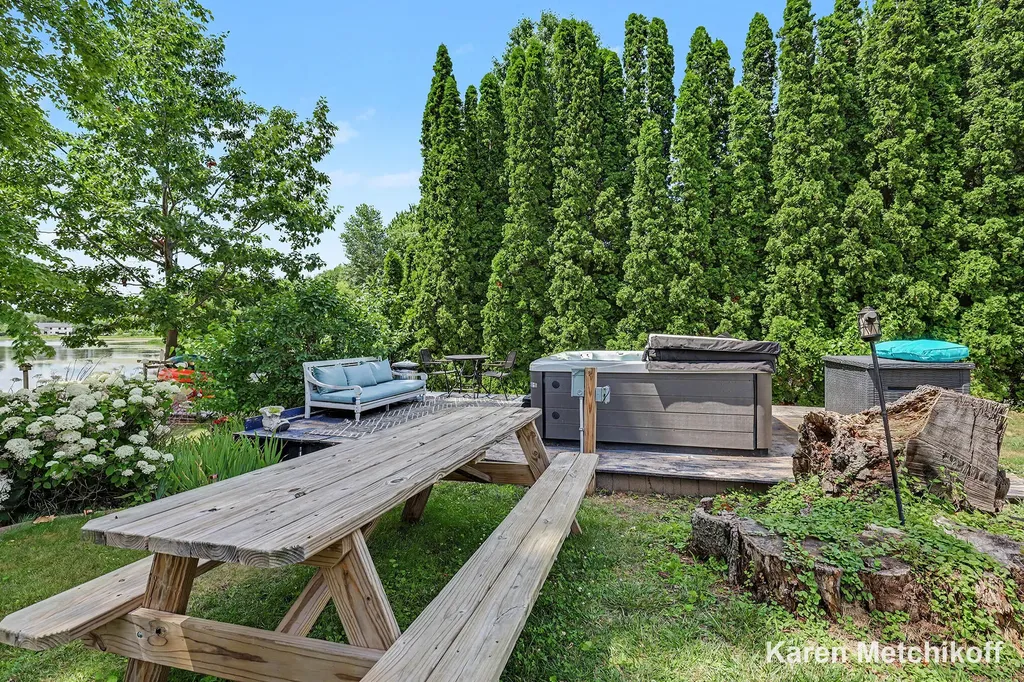 4991 Lakeview Drive Unknown City MI 49322