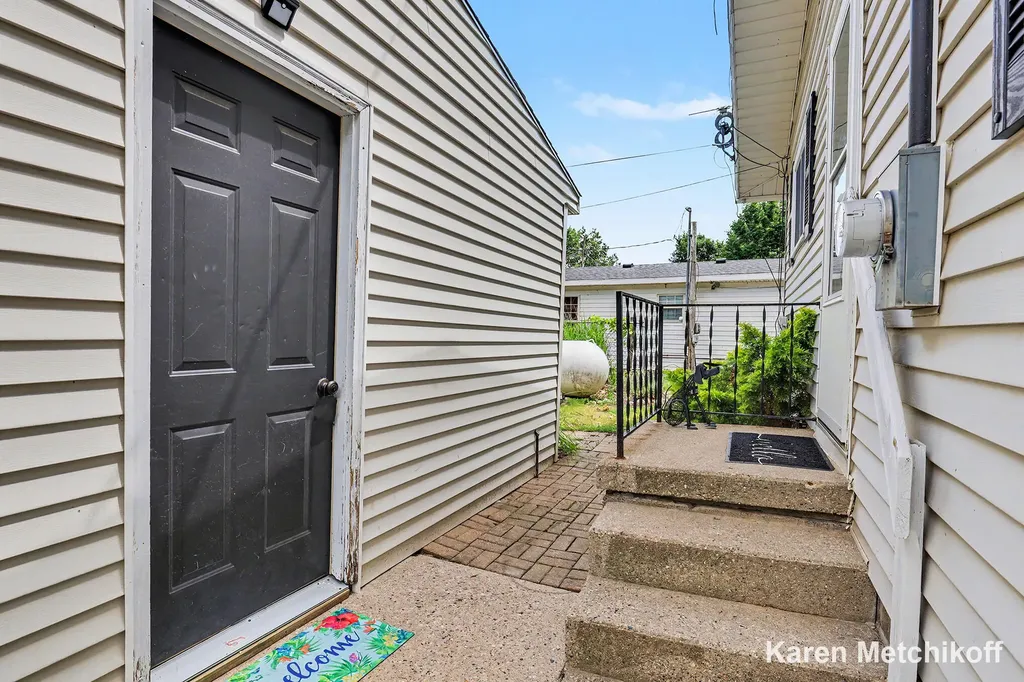 4991 Lakeview Drive Unknown City MI 49322