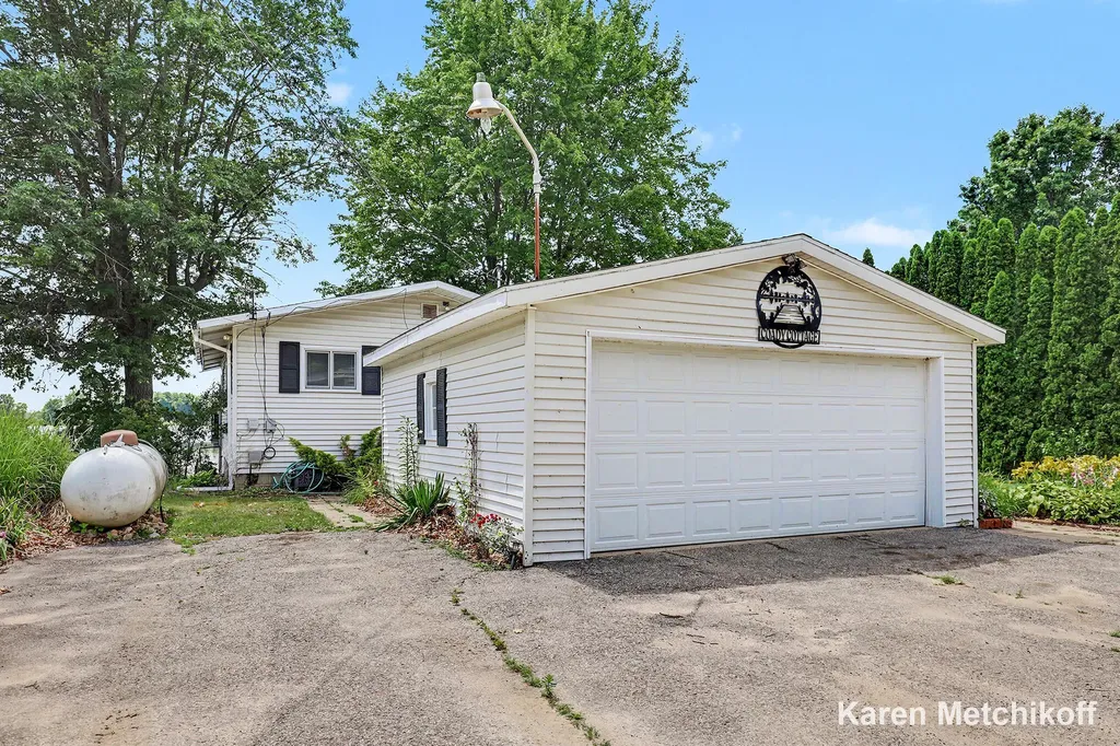 4991 Lakeview Drive Unknown City MI 49322