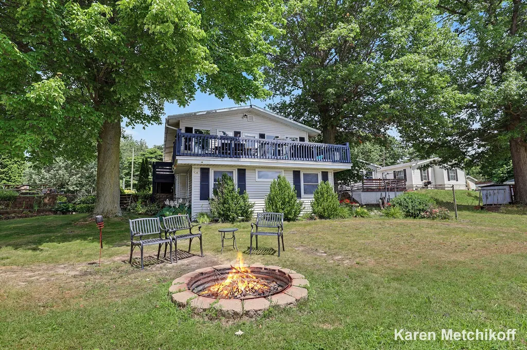 4991 Lakeview Drive Unknown City MI 49322