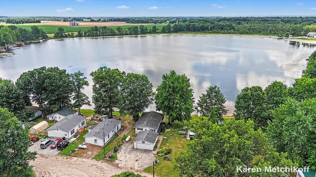 4991 Lakeview Drive Unknown City MI 49322