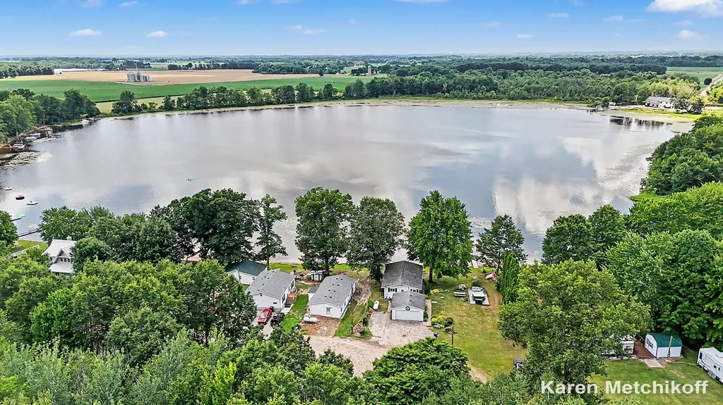 4991 Lakeview Drive Unknown City MI 49322