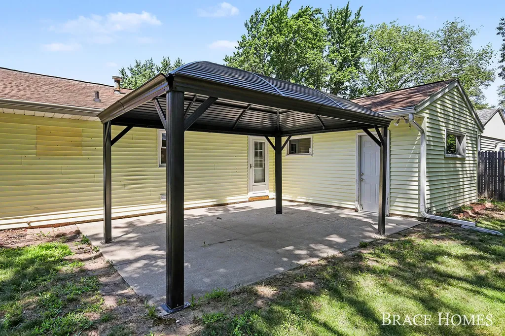 3284 N 146th Avenue Park Township MI 49424