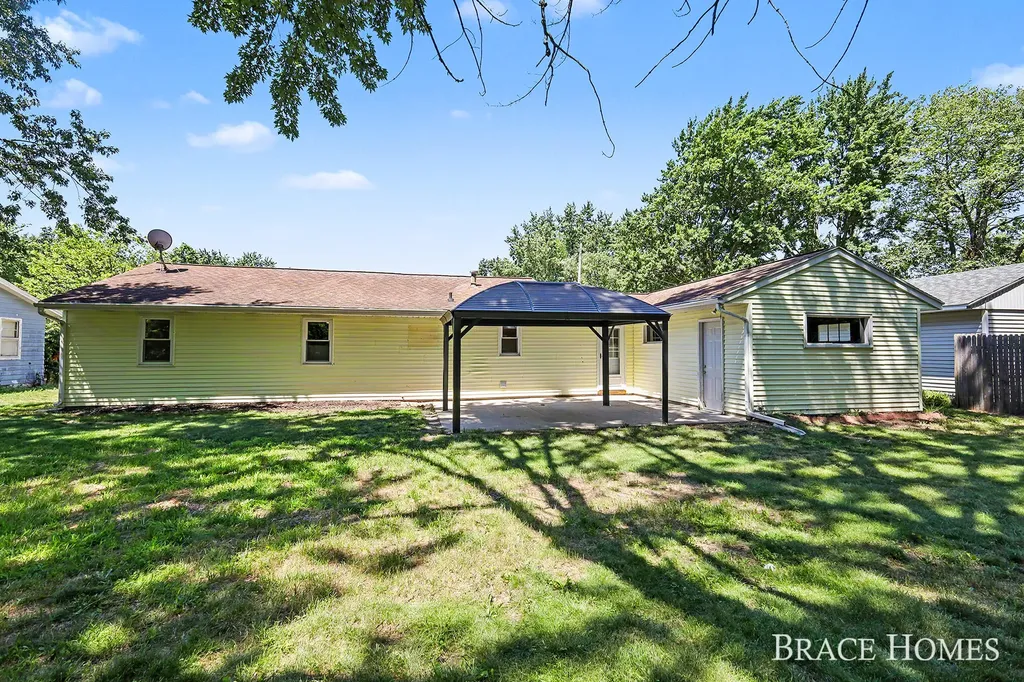 3284 N 146th Avenue Park Township MI 49424