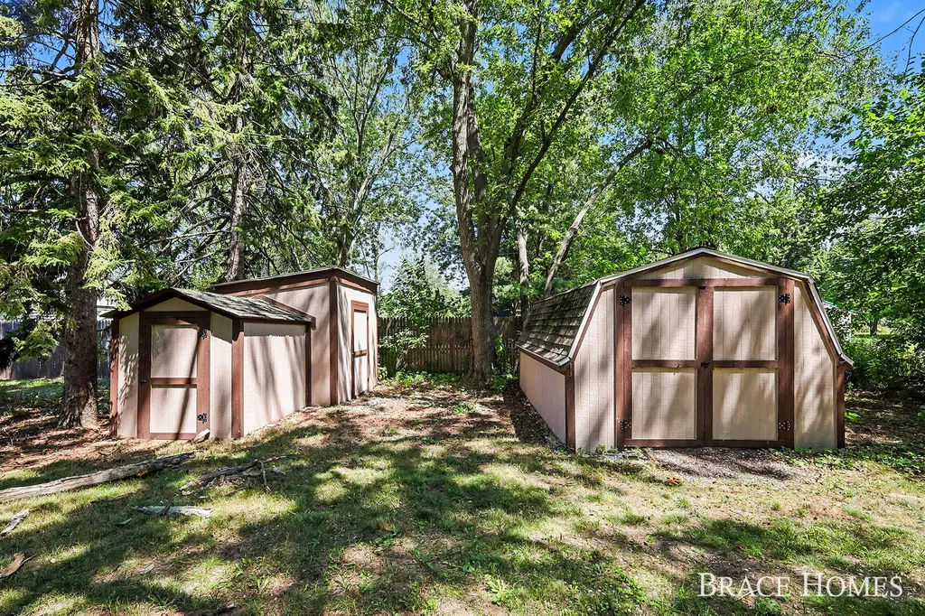 3284 N 146th Avenue Park Township MI 49424