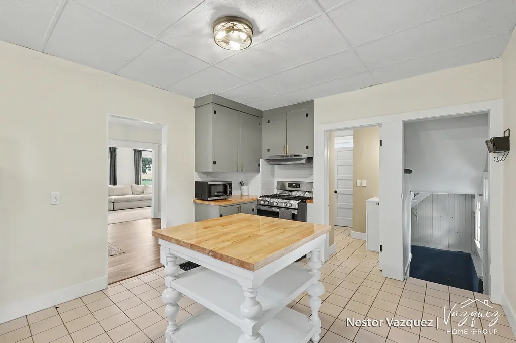 234 Knapp Street NE Grand Rapids City MI 49505