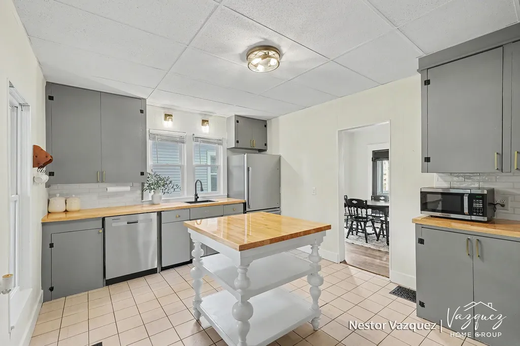 234 Knapp Street NE Grand Rapids City MI 49505