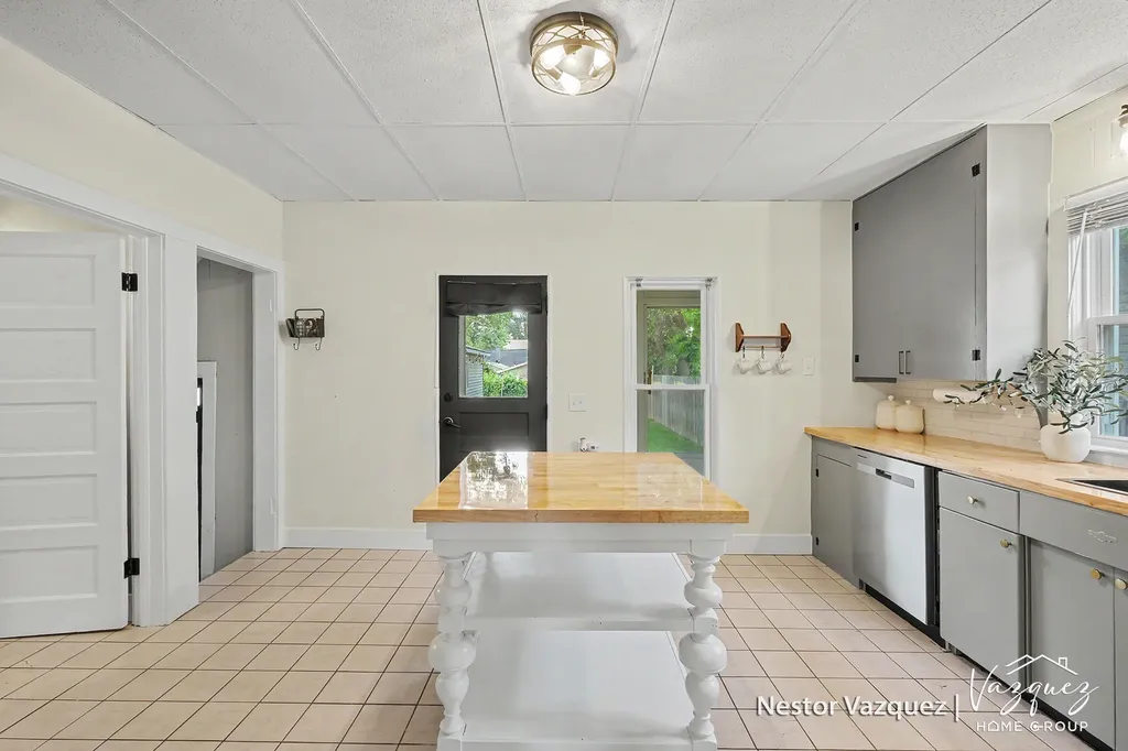 234 Knapp Street NE Grand Rapids City MI 49505