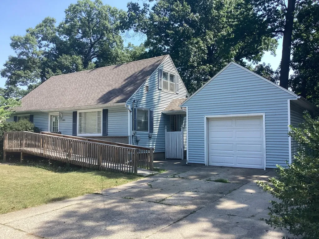 4514 Grantwood Avenue SE Kentwood City MI 49508